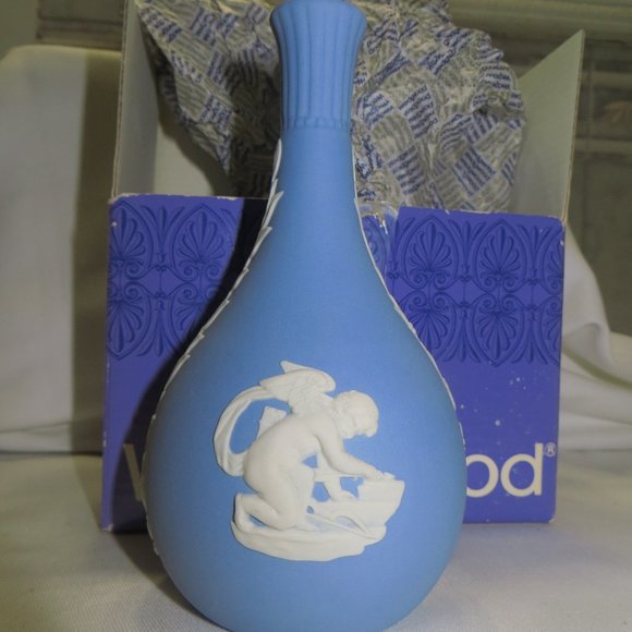Wedgwood Jasperware Bud Vase New Gift - Picture 4 of 5